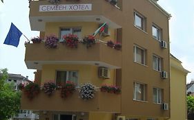 Семеен Hotel Palitra